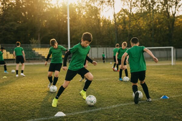 Ghid complet: cele mai bune academii de fotbal din România în 2026